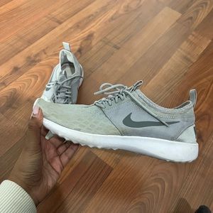 womens gray nike sneakers